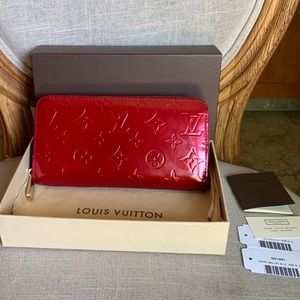 Louis Vuitton Zippy Wallet Pomme D’ Amour